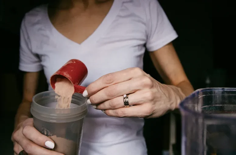 Protein powder comparison between plant and whey